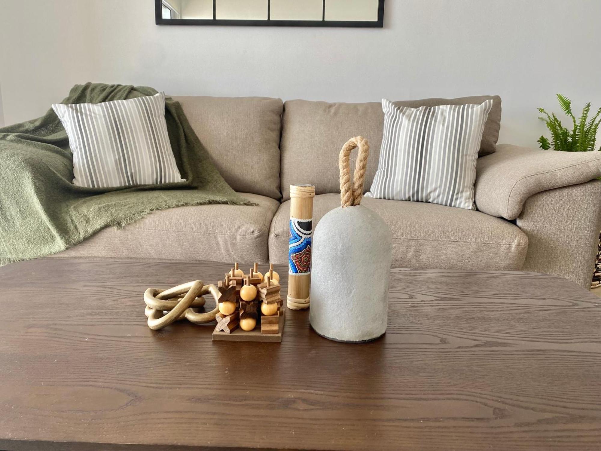 Wake Up To The Waves - Portico Apartment *
